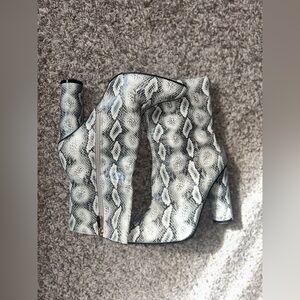 Fashionova Women’s Boots